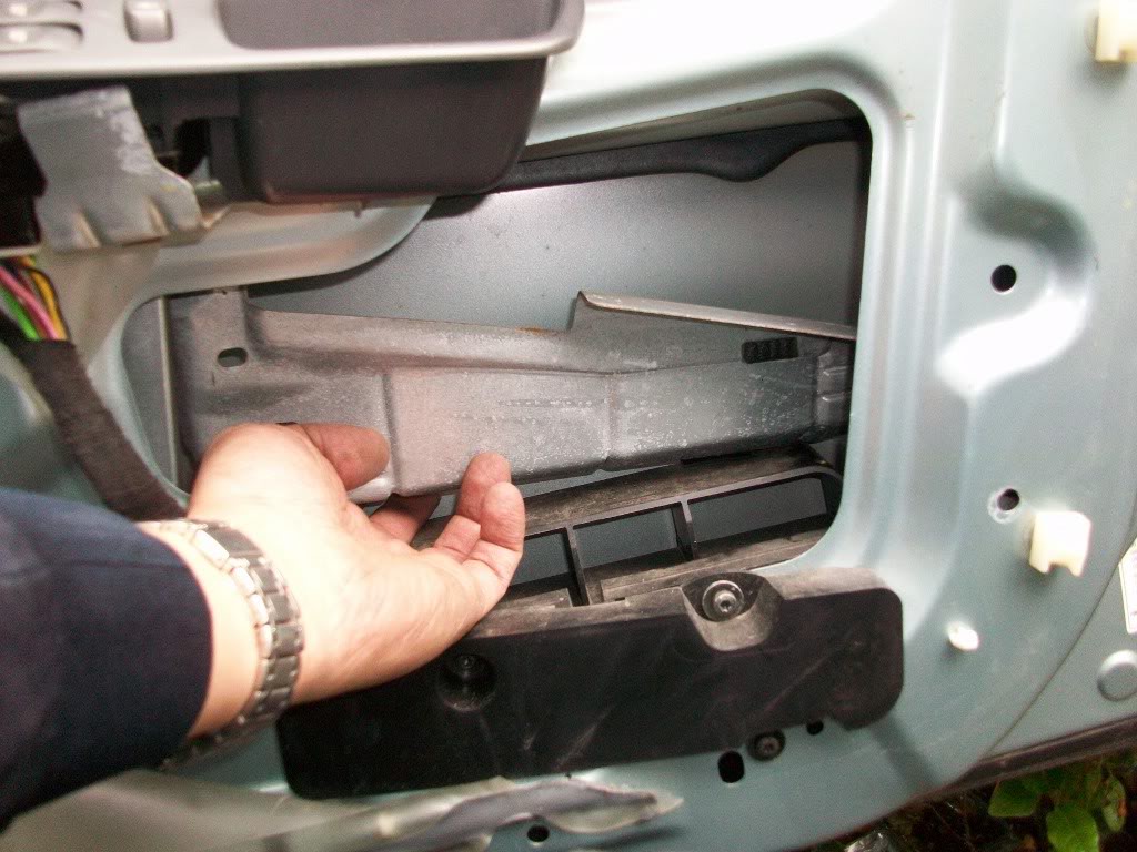 How To Replace The Door Locking Motor On Volvo S40, Volvo V40