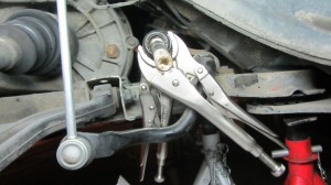Volvo_replace_inner_outer_tie_rod_81